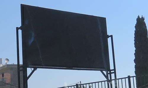 Londre Marketing Global Advertisers Wanted 2022: Empty black billboard